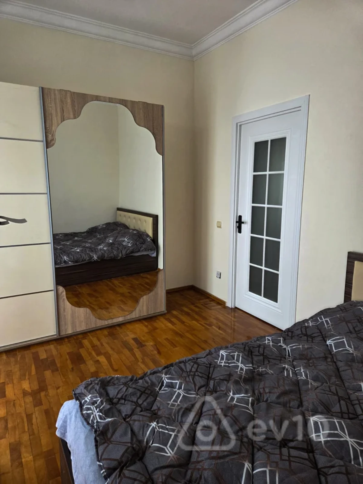 Kirayə verilir 2 otaqlı köhnə tikili 75 m²