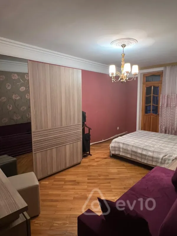 Satılır 3 otaqlı köhnə tikili 80 m²