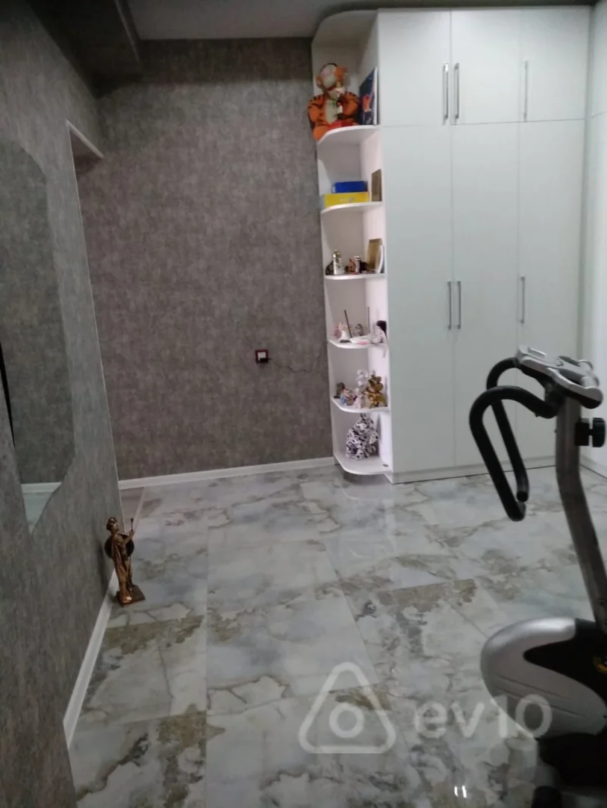 Satılır 3 otaqlı yeni tikili 105 m²