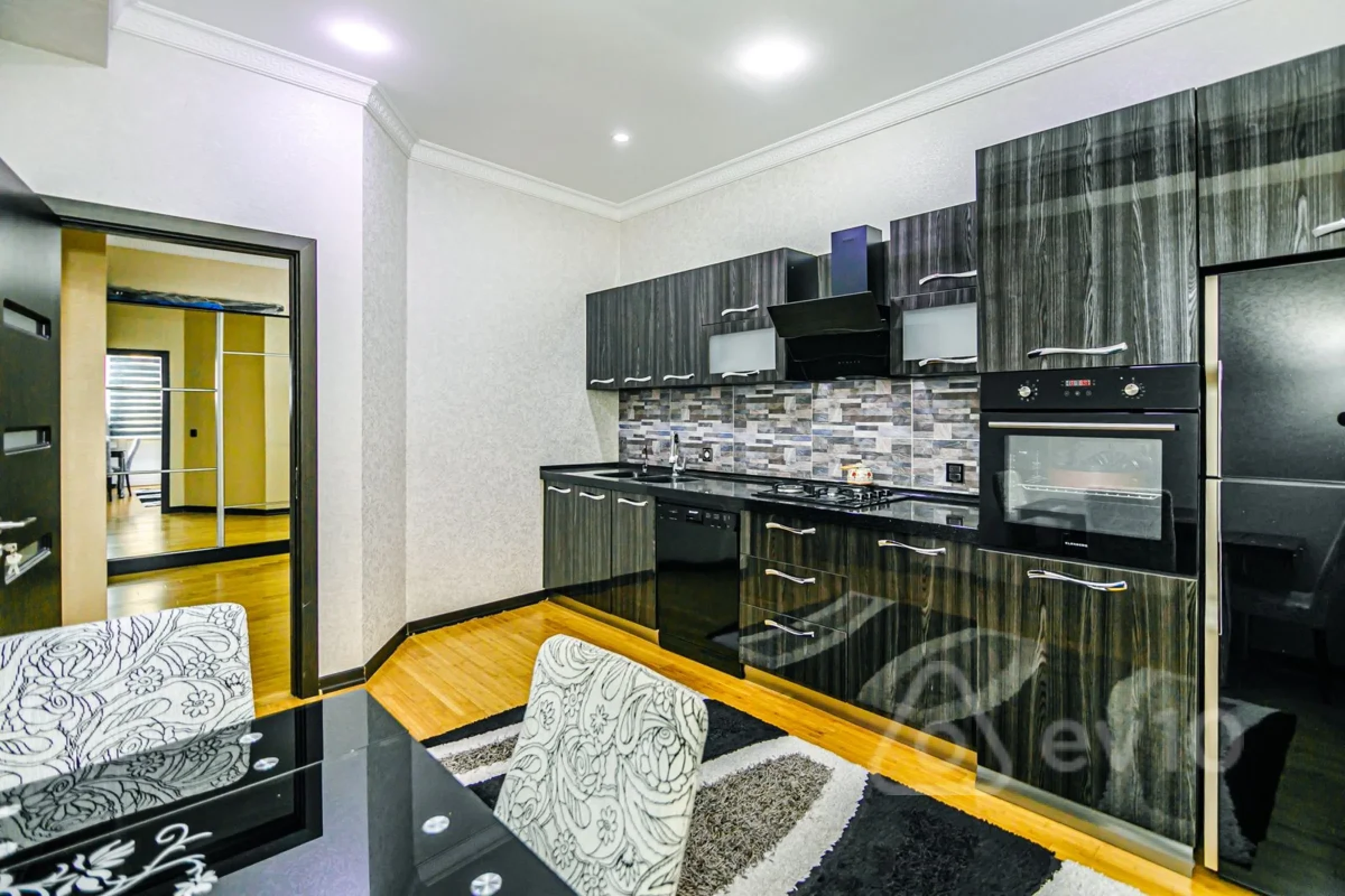 Kirayə verilir 3 otaqlı yeni tikili 135 m²