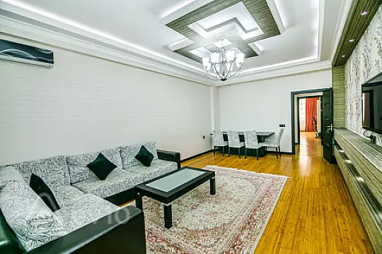 Kirayə verilir 3 otaqlı yeni tikili 135 m²