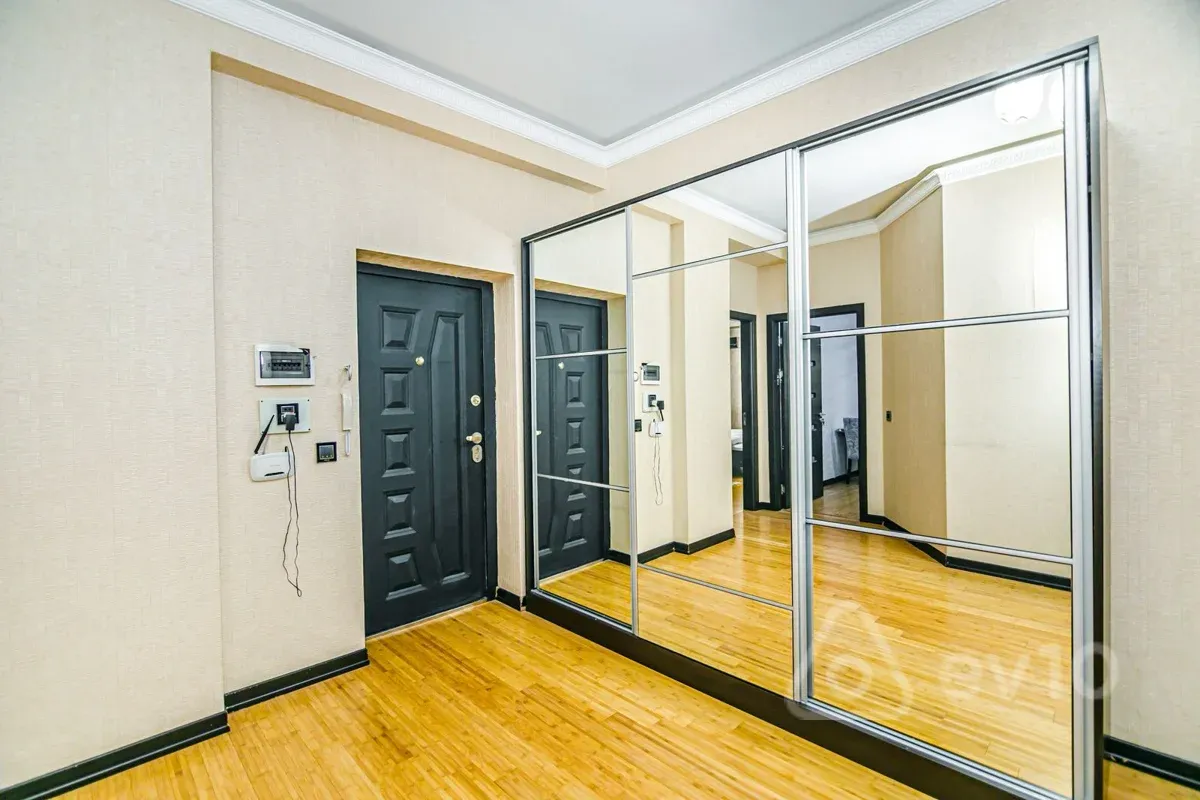 Kirayə verilir 3 otaqlı yeni tikili 135 m²