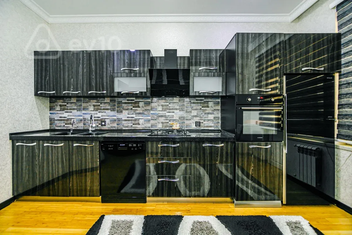 Kirayə verilir 3 otaqlı yeni tikili 135 m²