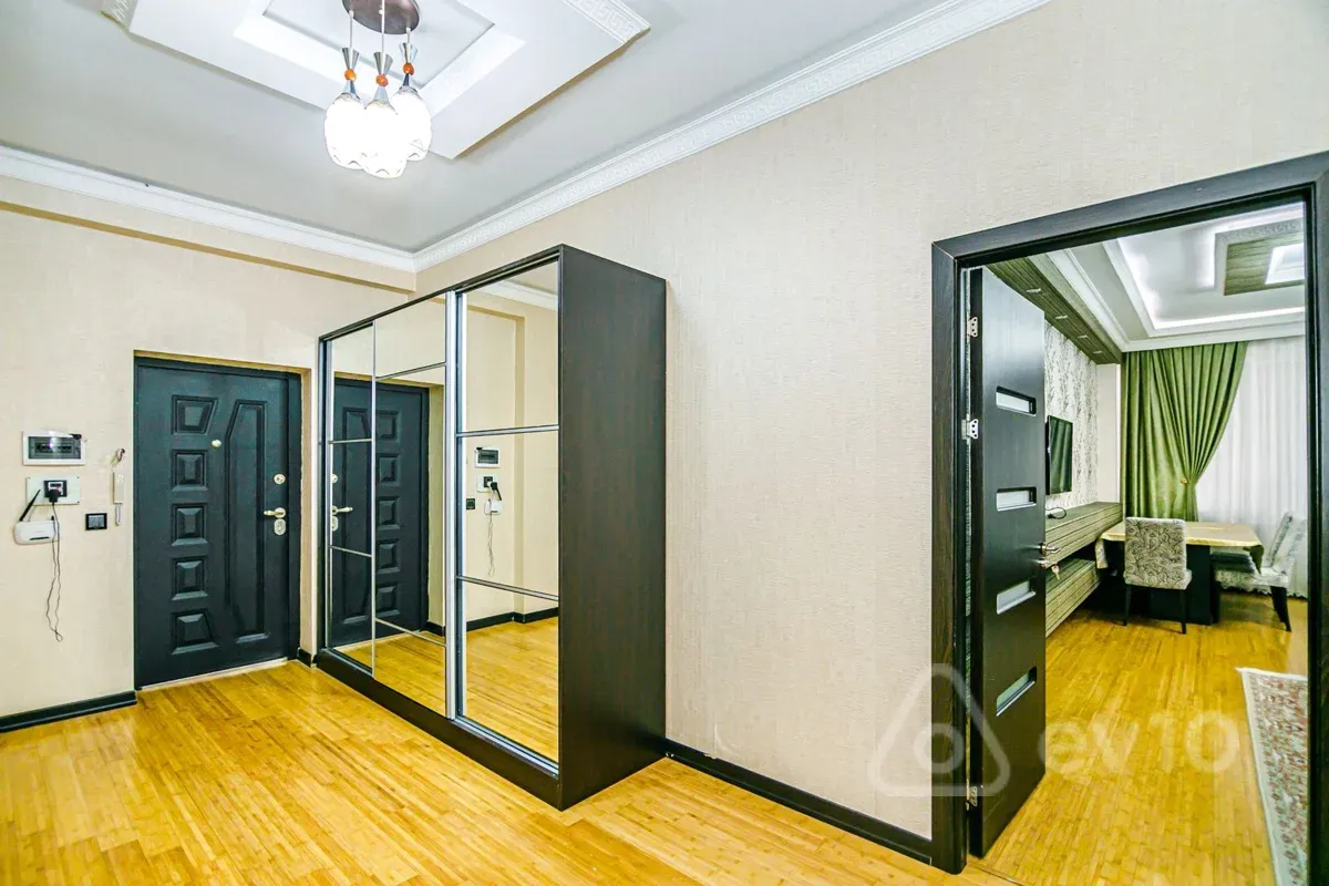 Kirayə verilir 3 otaqlı yeni tikili 135 m²