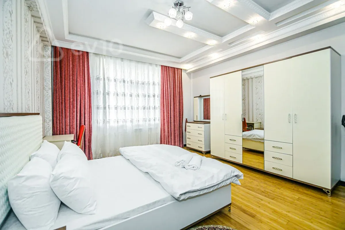 Kirayə verilir 3 otaqlı yeni tikili 135 m²