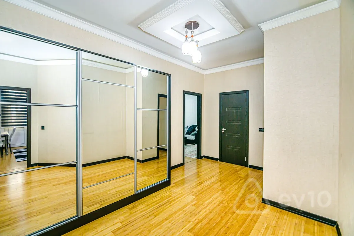 Kirayə verilir 3 otaqlı yeni tikili 135 m²