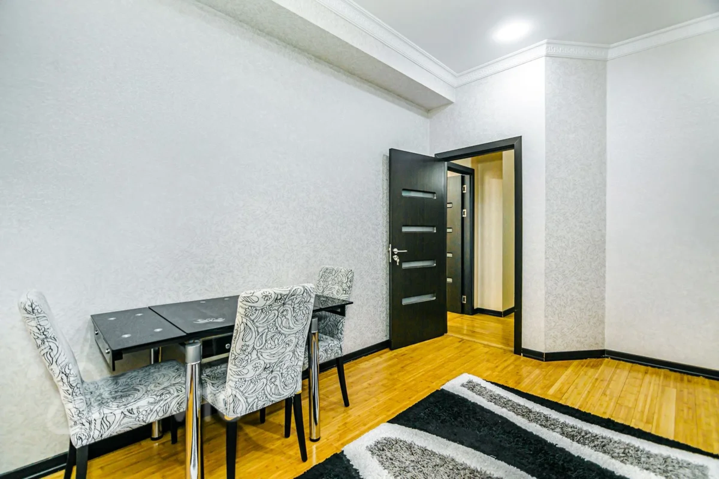 Kirayə verilir 3 otaqlı yeni tikili 135 m²