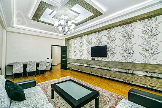 Kirayə verilir 3 otaqlı yeni tikili 135 m²