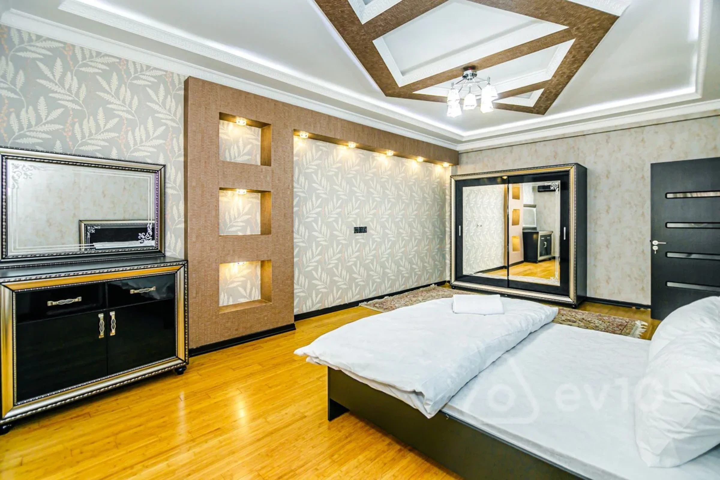 Kirayə verilir 3 otaqlı yeni tikili 135 m²