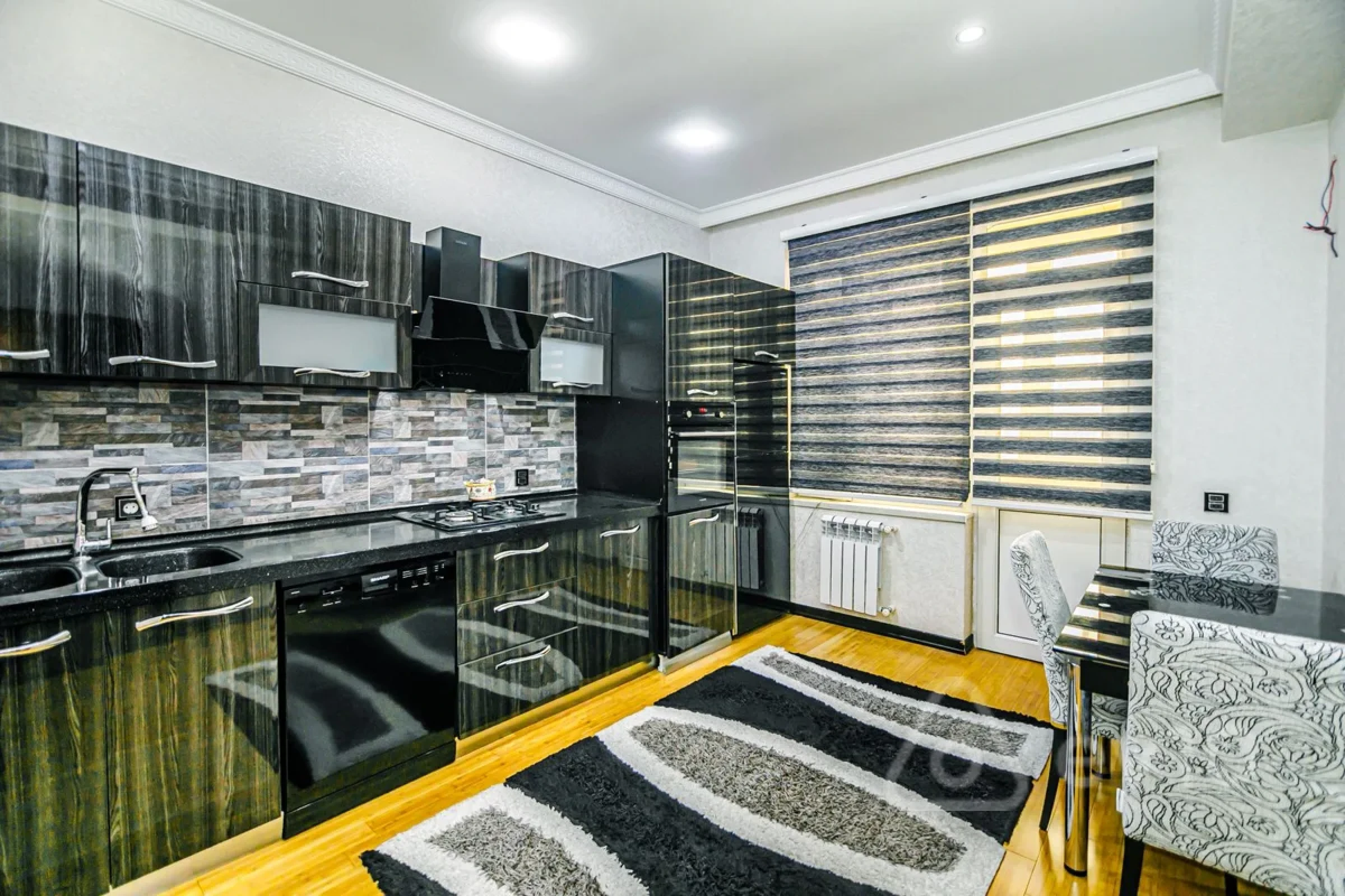 Kirayə verilir 3 otaqlı yeni tikili 135 m²