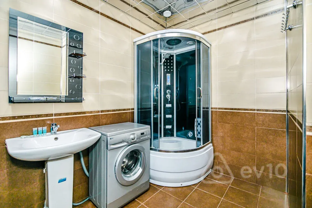 Kirayə verilir 3 otaqlı yeni tikili 135 m²