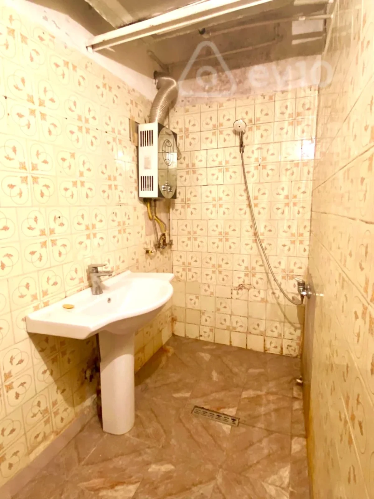 Kirayə verilir 3 otaqlı köhnə tikili 72 m²