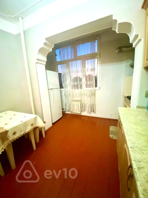 Kirayə verilir 3 otaqlı köhnə tikili 72 m²