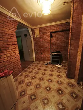 Kirayə verilir 2 otaqlı köhnə tikili 68 m²