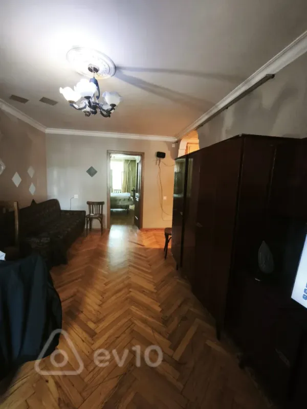 Kirayə verilir 2 otaqlı köhnə tikili 68 m²