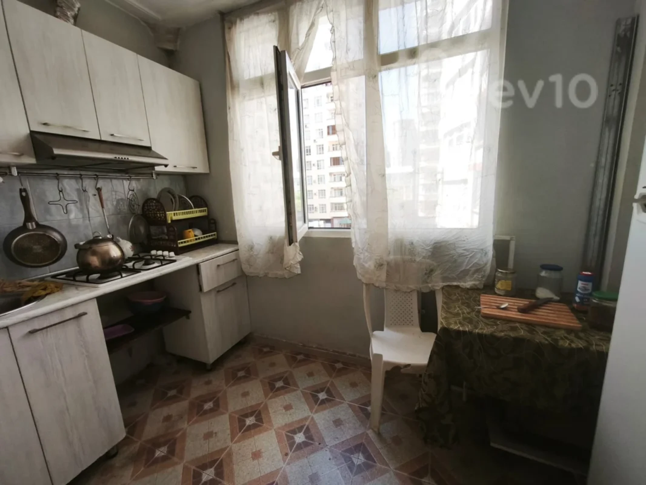 Kirayə verilir 2 otaqlı köhnə tikili 68 m²
