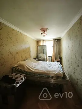 Kirayə verilir 2 otaqlı köhnə tikili 68 m²