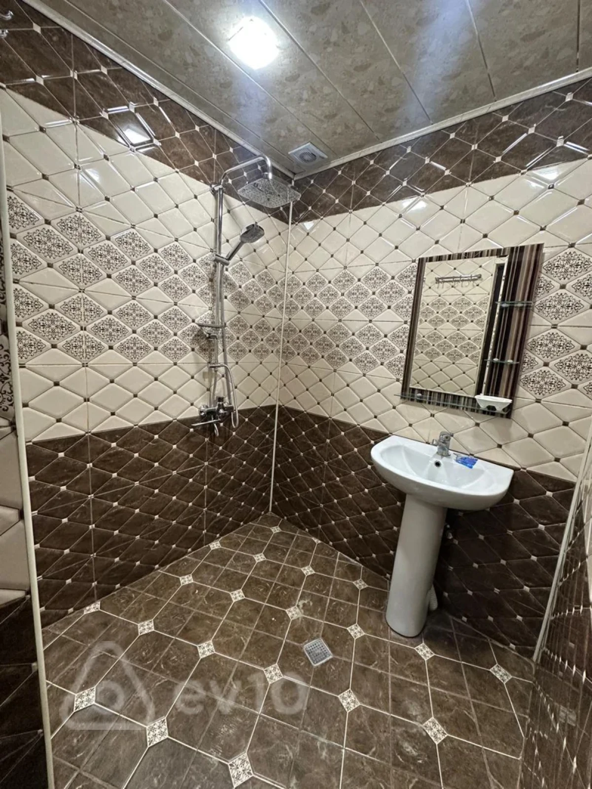 Kirayə verilir 2 otaqlı köhnə tikili 60 m²