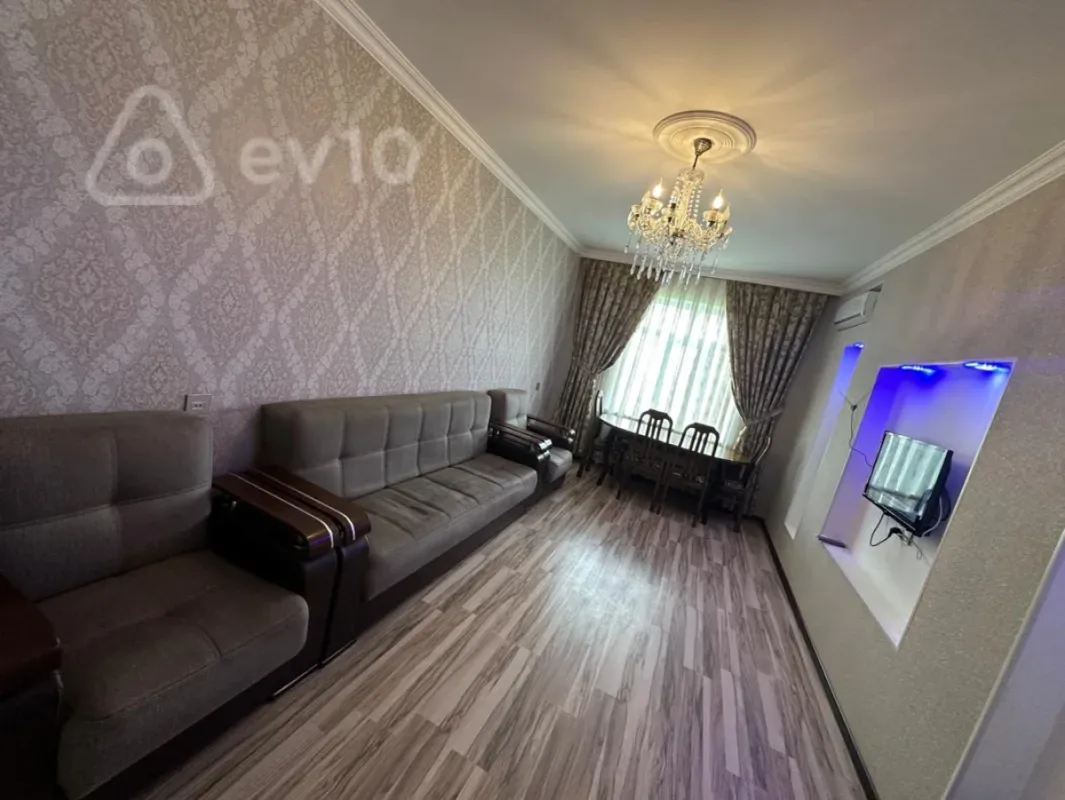 Kirayə verilir 2 otaqlı köhnə tikili 60 m²