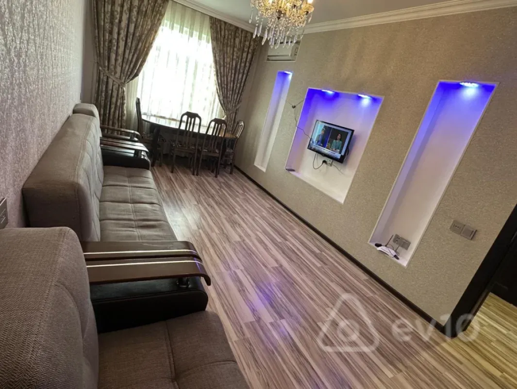 Kirayə verilir 2 otaqlı köhnə tikili 60 m²