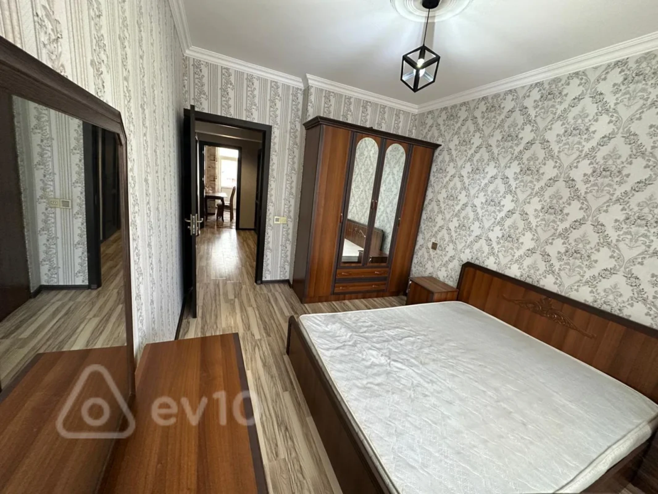 Kirayə verilir 2 otaqlı köhnə tikili 60 m²