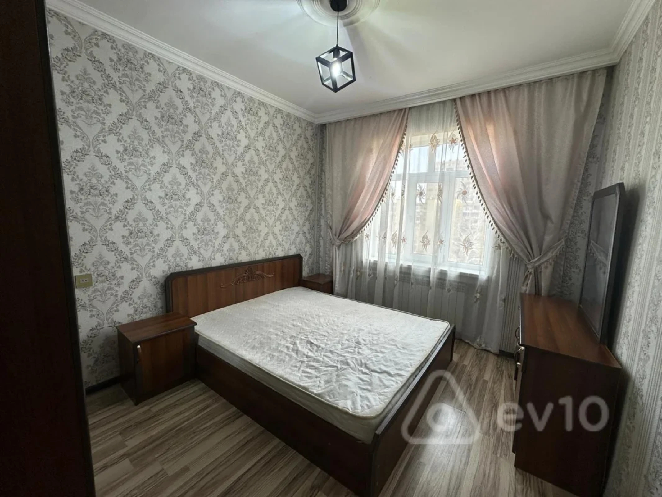 Kirayə verilir 2 otaqlı köhnə tikili 60 m²