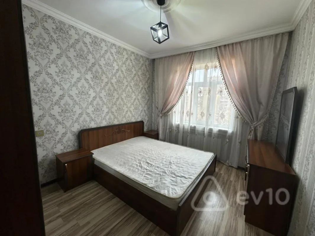 Kirayə verilir 2 otaqlı köhnə tikili 60 m²
