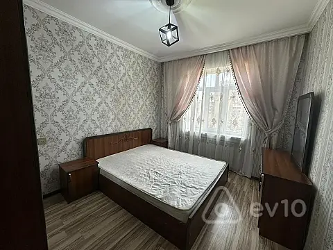 Kirayə verilir 2 otaqlı köhnə tikili 60 m²