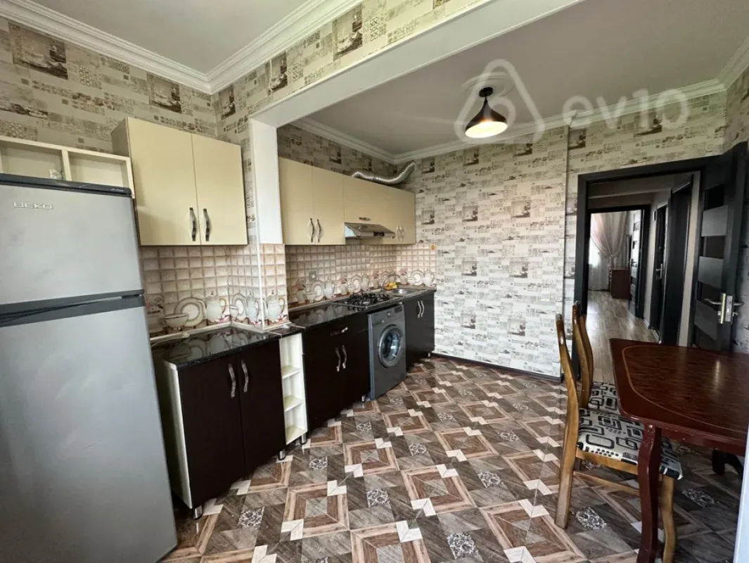 Kirayə verilir 2 otaqlı köhnə tikili 60 m²