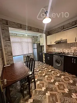 Kirayə verilir 2 otaqlı köhnə tikili 60 m²