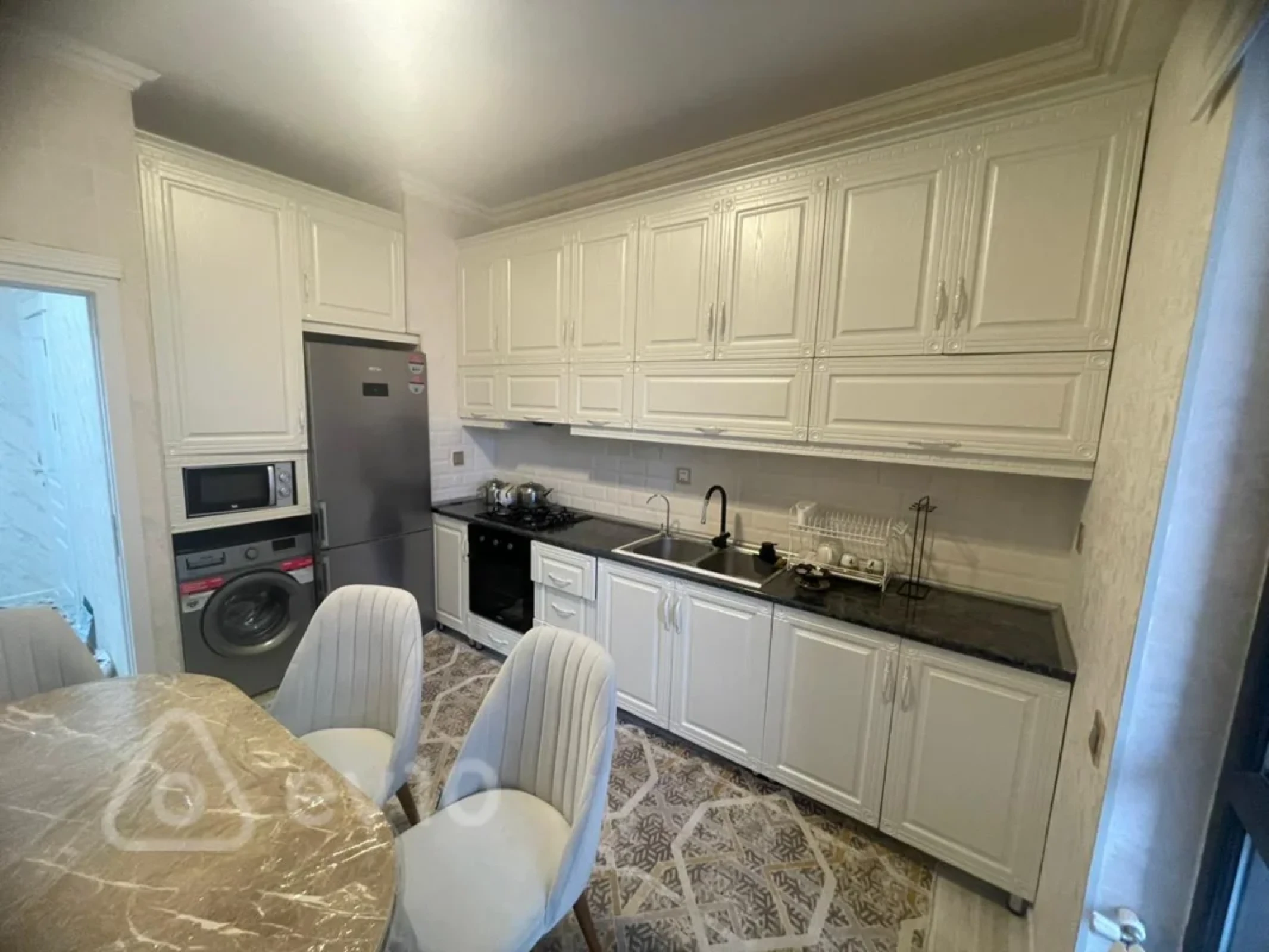 Kirayə verilir 3 otaqlı yeni tikili 126 m²