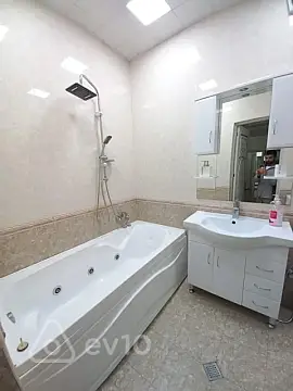 Kirayə verilir 2 otaqlı yeni tikili 69 m²