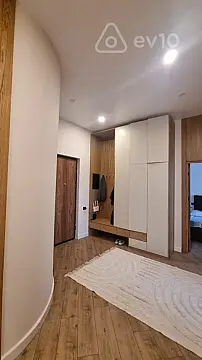 Kirayə verilir 4 otaqlı yeni tikili 130 m²