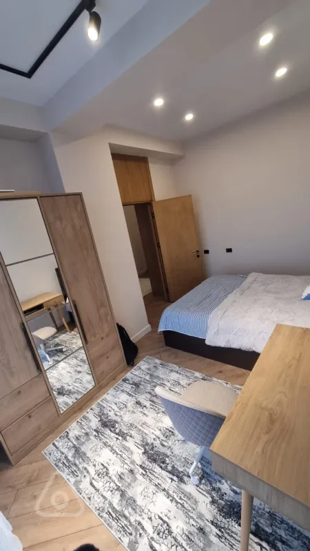 Kirayə verilir 4 otaqlı yeni tikili 130 m²