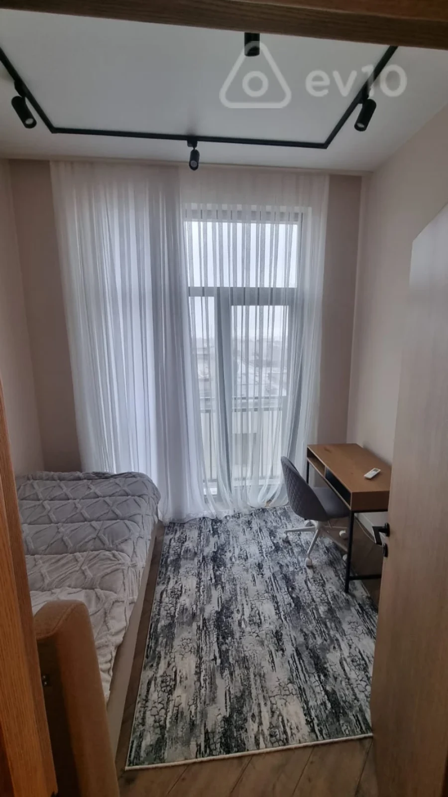 Kirayə verilir 4 otaqlı yeni tikili 130 m²