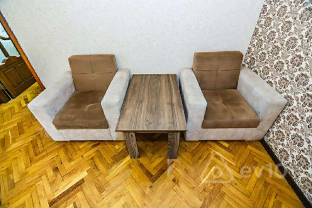 Kirayə verilir 3 otaqlı köhnə tikili 105 m²