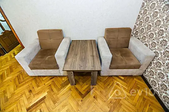 Kirayə verilir 3 otaqlı köhnə tikili 105 m²