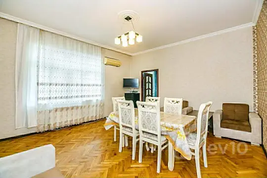 Kirayə verilir 3 otaqlı köhnə tikili 105 m²