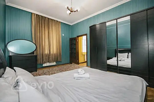 Kirayə verilir 3 otaqlı köhnə tikili 105 m²