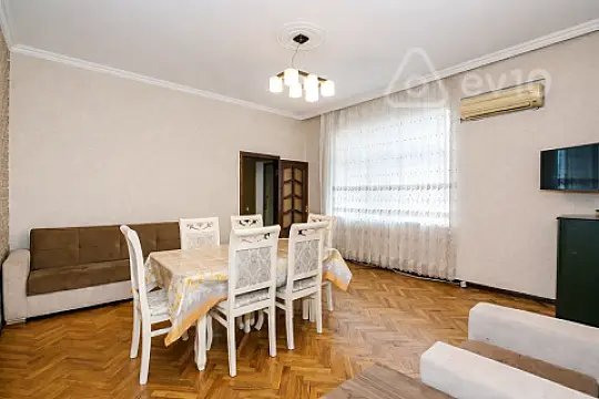 Kirayə verilir 3 otaqlı köhnə tikili 105 m² — Bakı, Səbail 3 otaq 105.00 m²