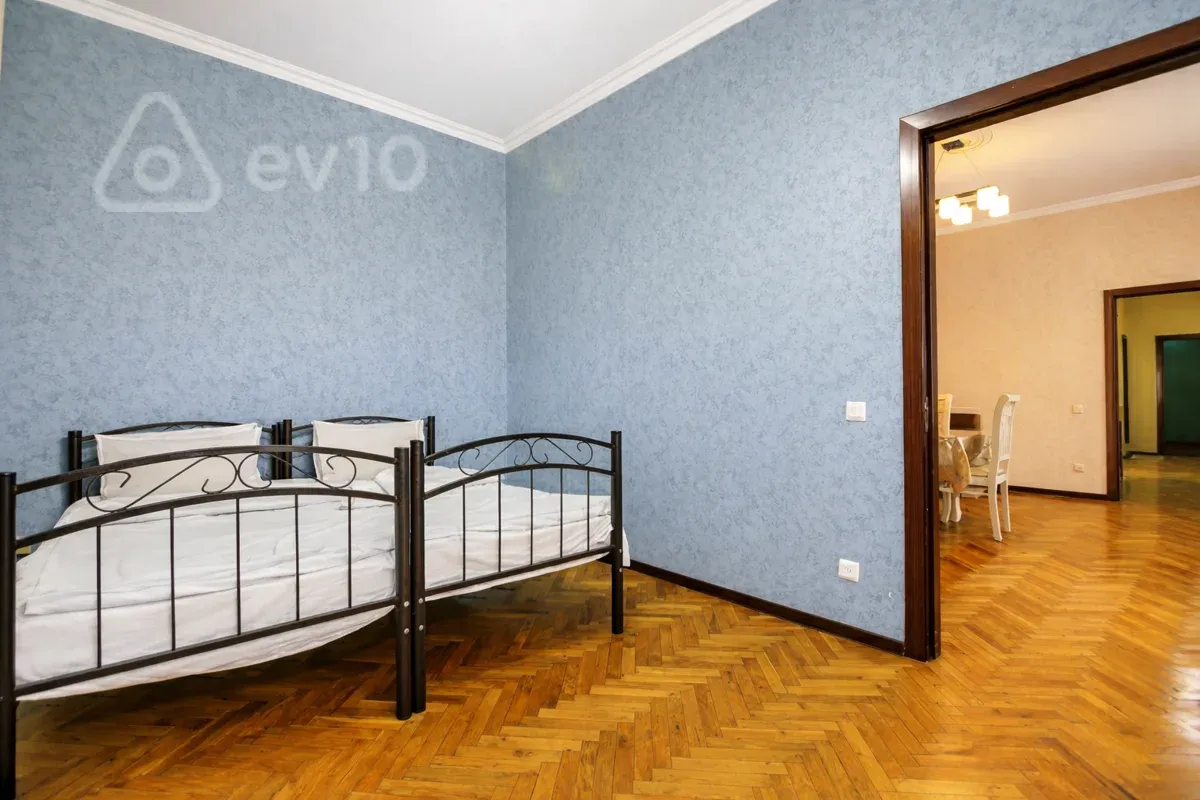 Kirayə verilir 3 otaqlı köhnə tikili 105 m²