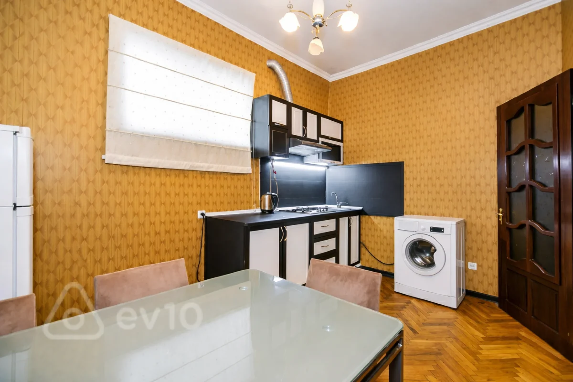 Kirayə verilir 3 otaqlı köhnə tikili 105 m²