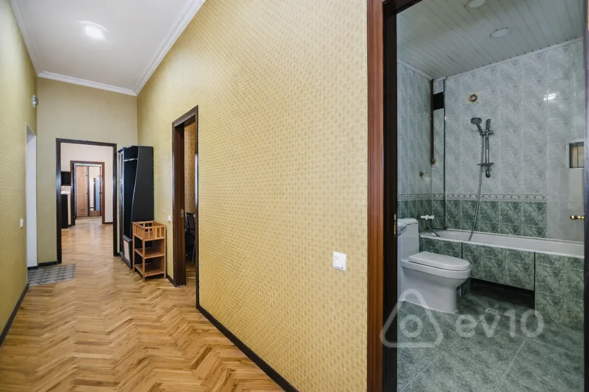 Kirayə verilir 3 otaqlı köhnə tikili 105 m²