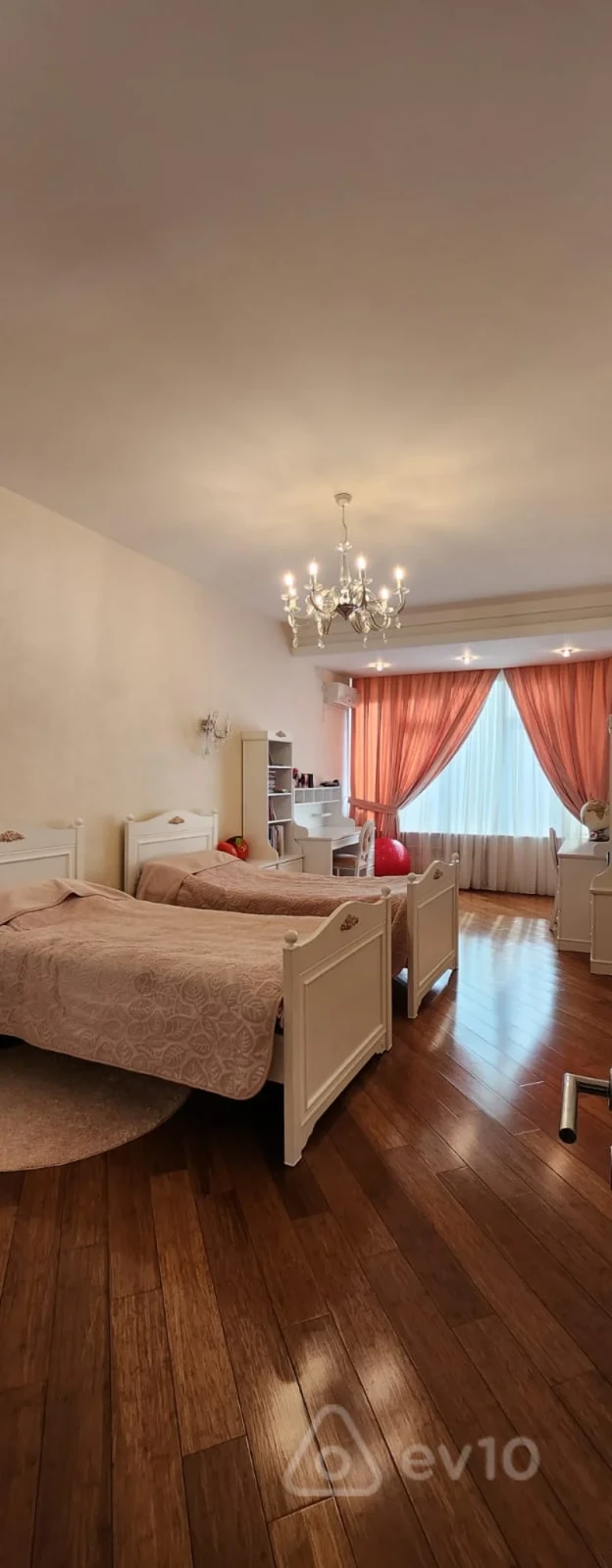 Kirayə verilir 3 otaqlı yeni tikili 155 m²