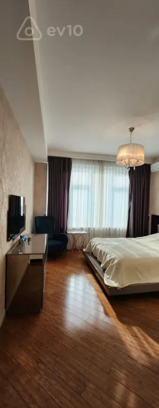 Kirayə verilir 3 otaqlı yeni tikili 155 m²