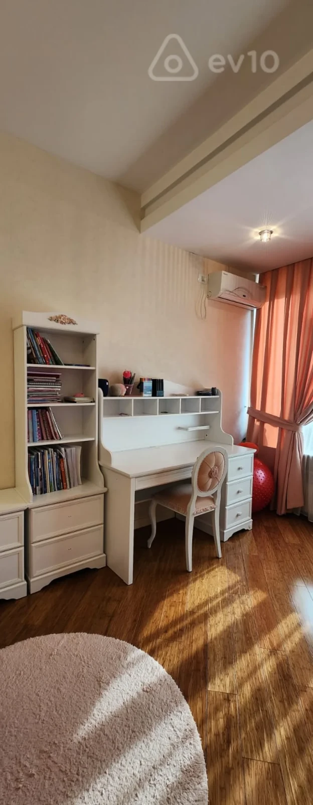 Kirayə verilir 3 otaqlı yeni tikili 155 m²