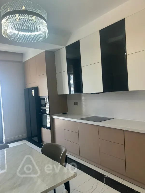Kirayə verilir 3 otaqlı yeni tikili 170 m²