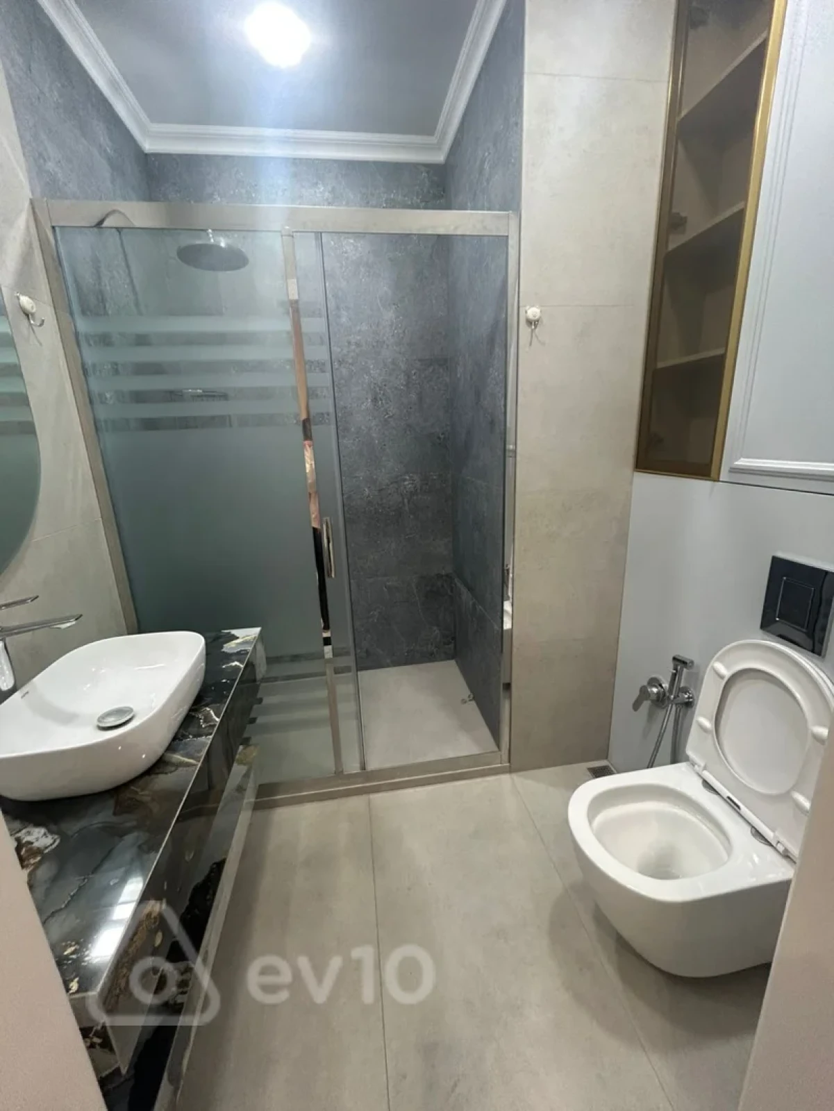 Kirayə verilir 3 otaqlı yeni tikili 170 m²