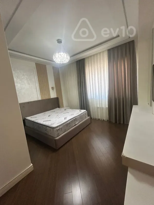 Kirayə verilir 3 otaqlı yeni tikili 170 m²