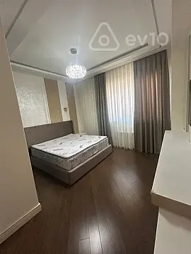 Kirayə verilir 3 otaqlı yeni tikili 170 m²